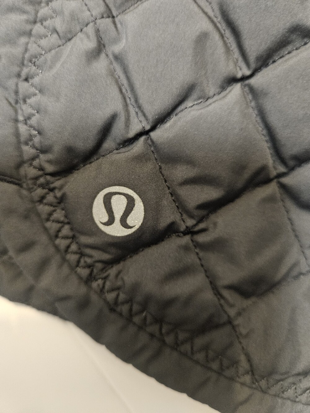 Lululemon Rare Quilted Goose Down Winter Running Shorts Black Gray Size 8 - Picture 9 of 16